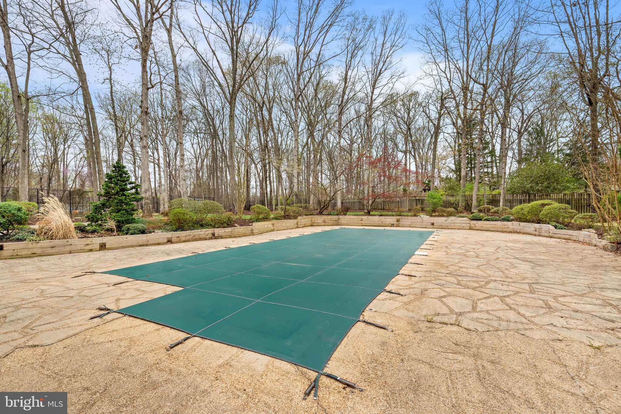 10204 BENTCROSS DRIVE