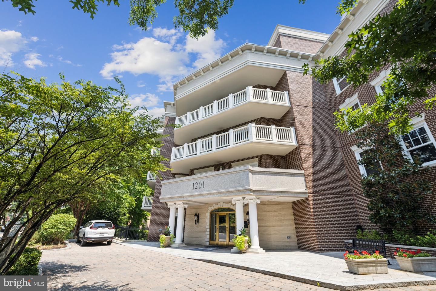 1201 N Nash St #101