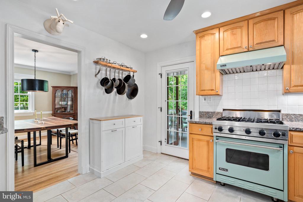 6105 Brook Dr