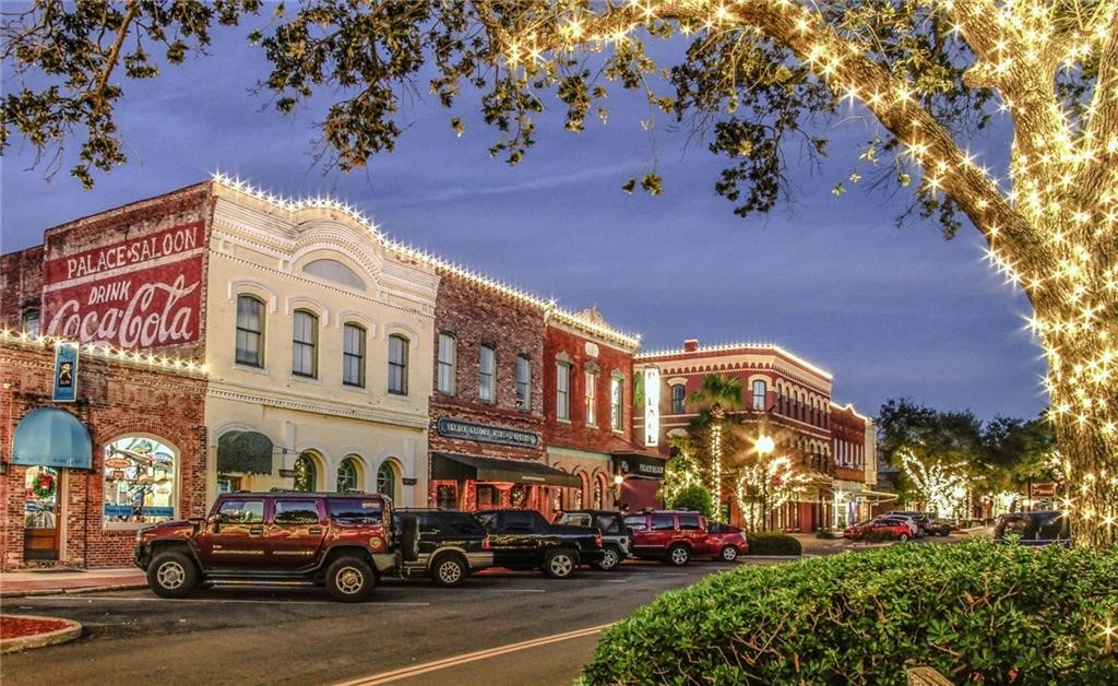 2404 LOS ROBLES DRIVE