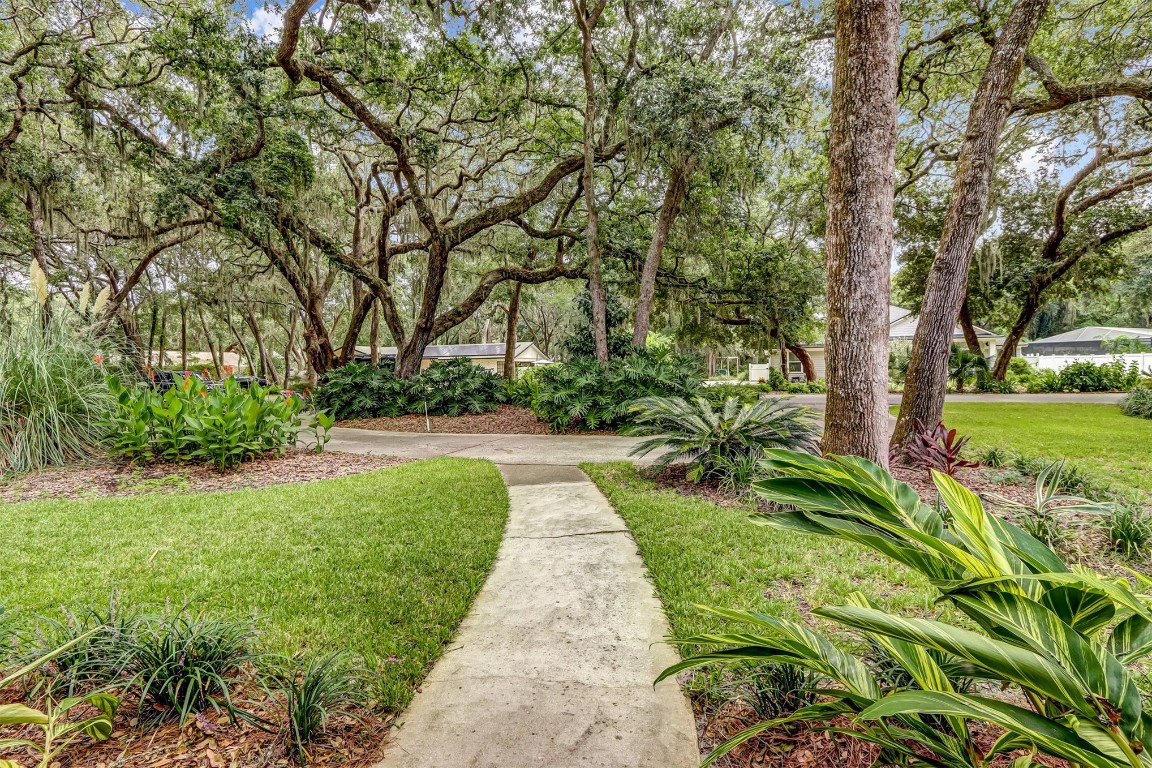 2404 LOS ROBLES DRIVE