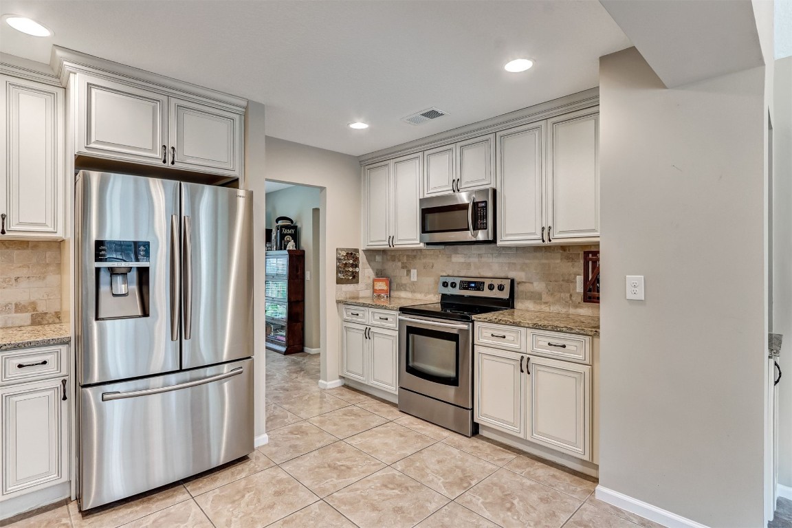 2404 LOS ROBLES DRIVE