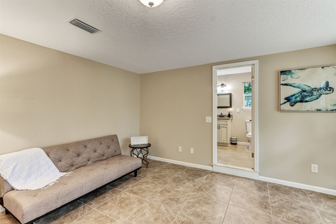 2404 LOS ROBLES DRIVE