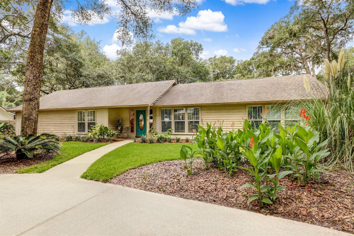 2404 LOS ROBLES DRIVE