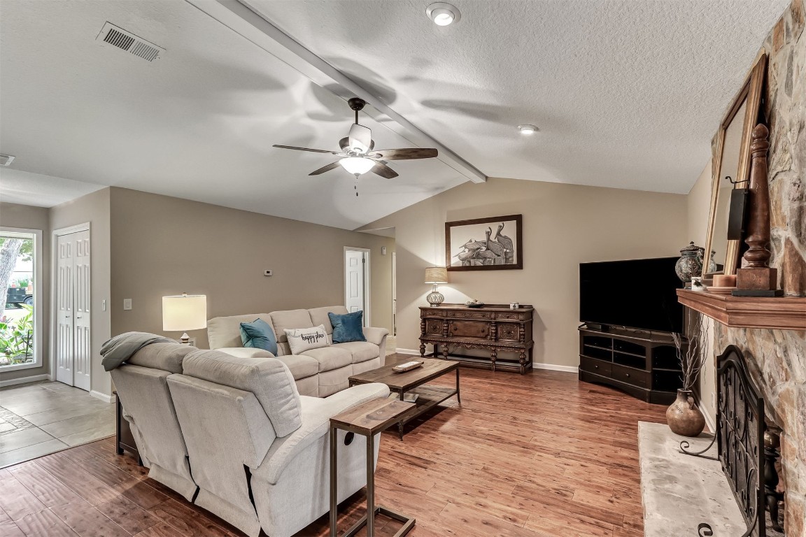 2404 LOS ROBLES DRIVE