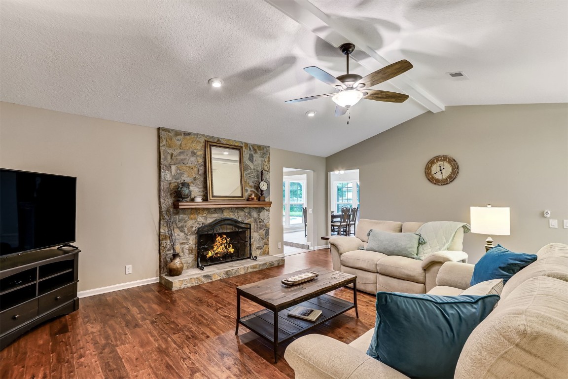 2404 LOS ROBLES DRIVE