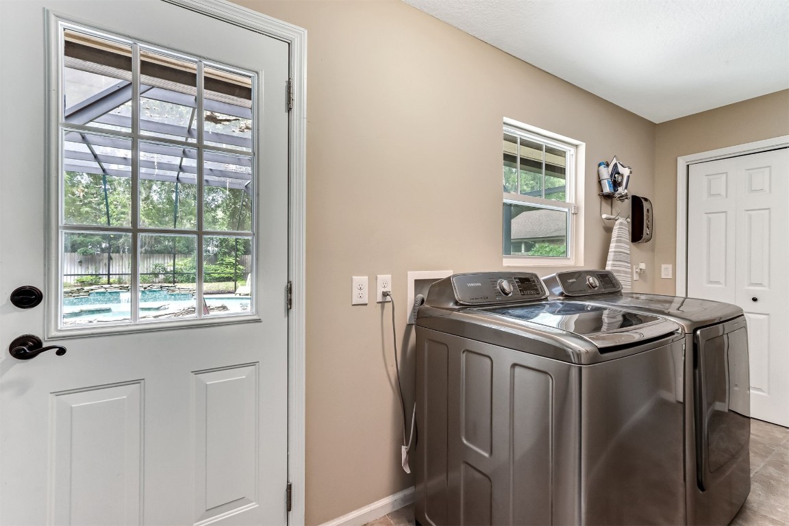 2404 LOS ROBLES DRIVE