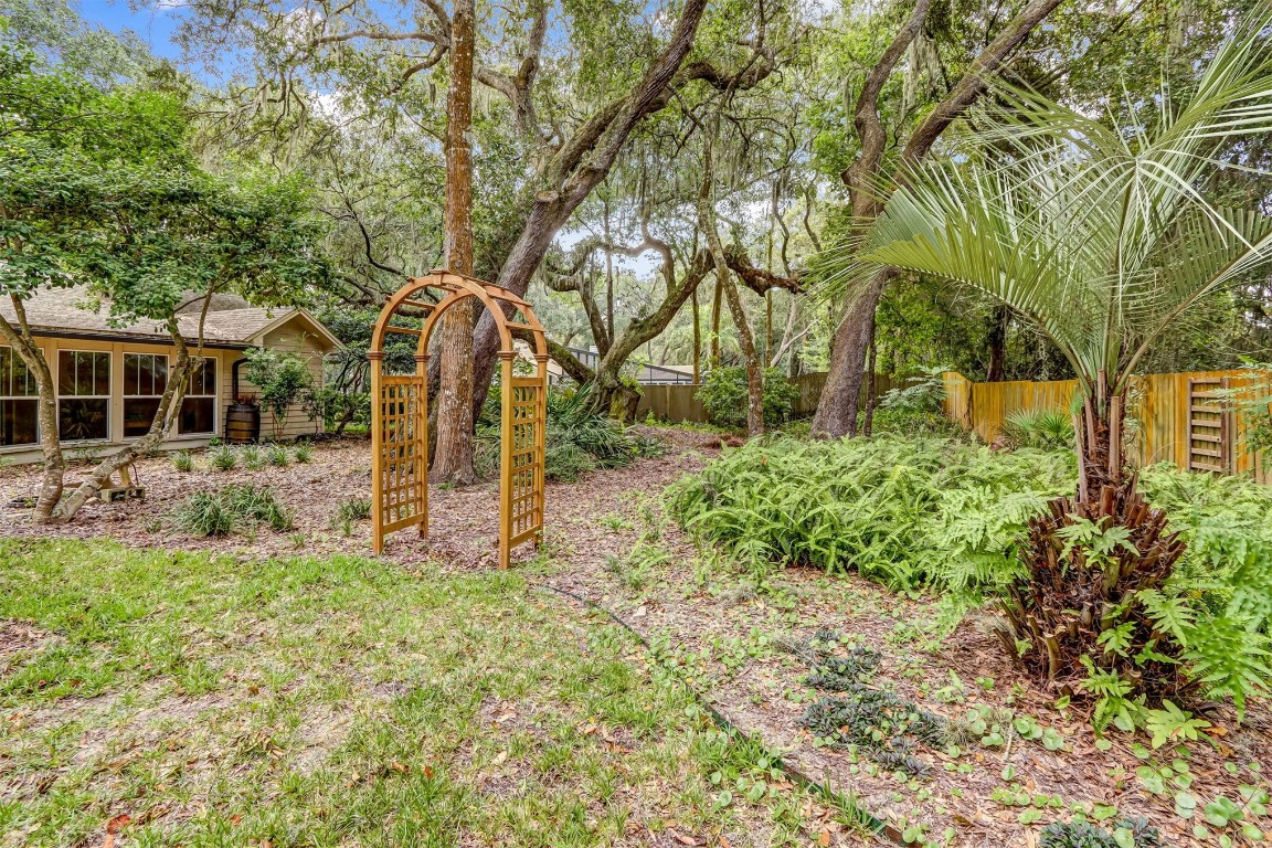 2404 LOS ROBLES DRIVE