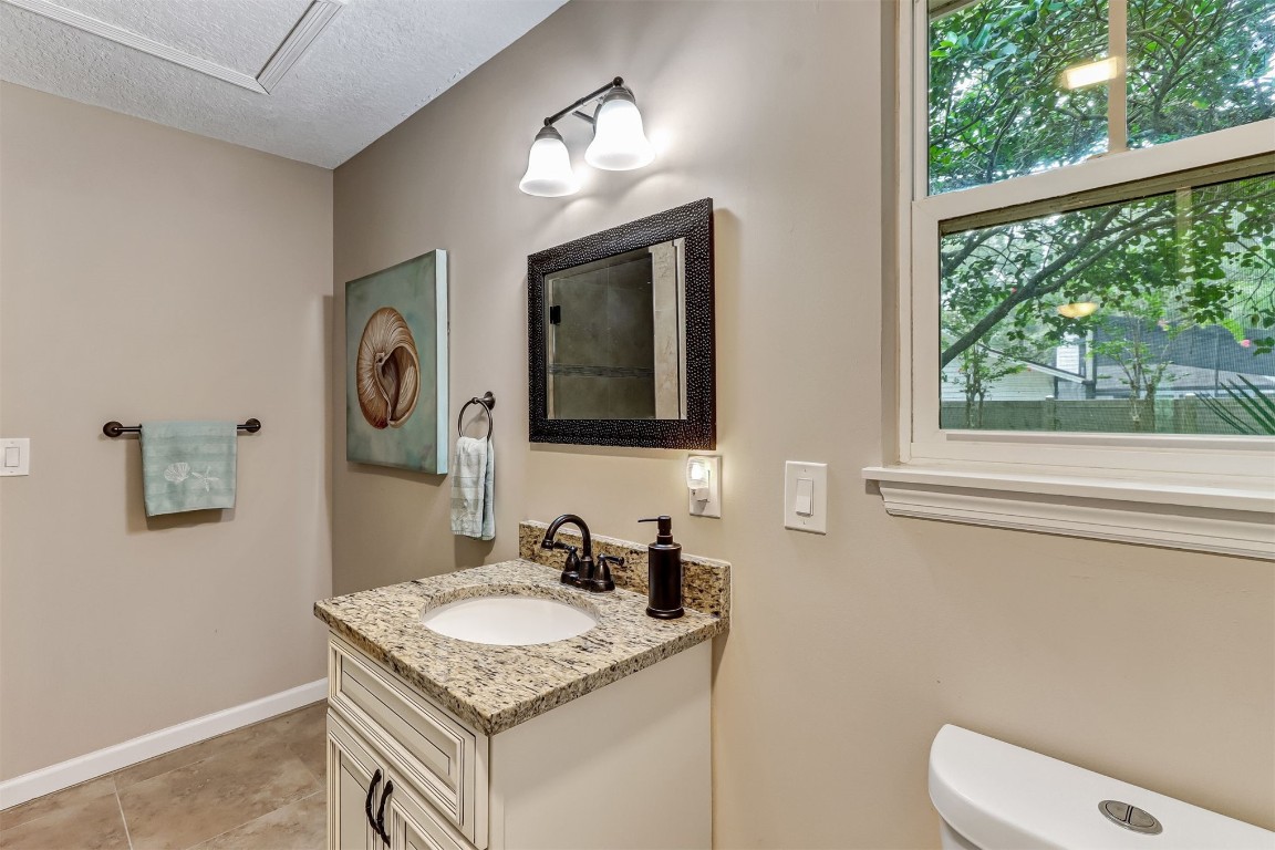 2404 LOS ROBLES DRIVE