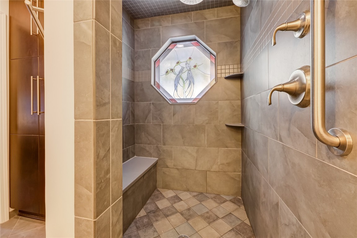 2002 RIVER OAKS DRIVE