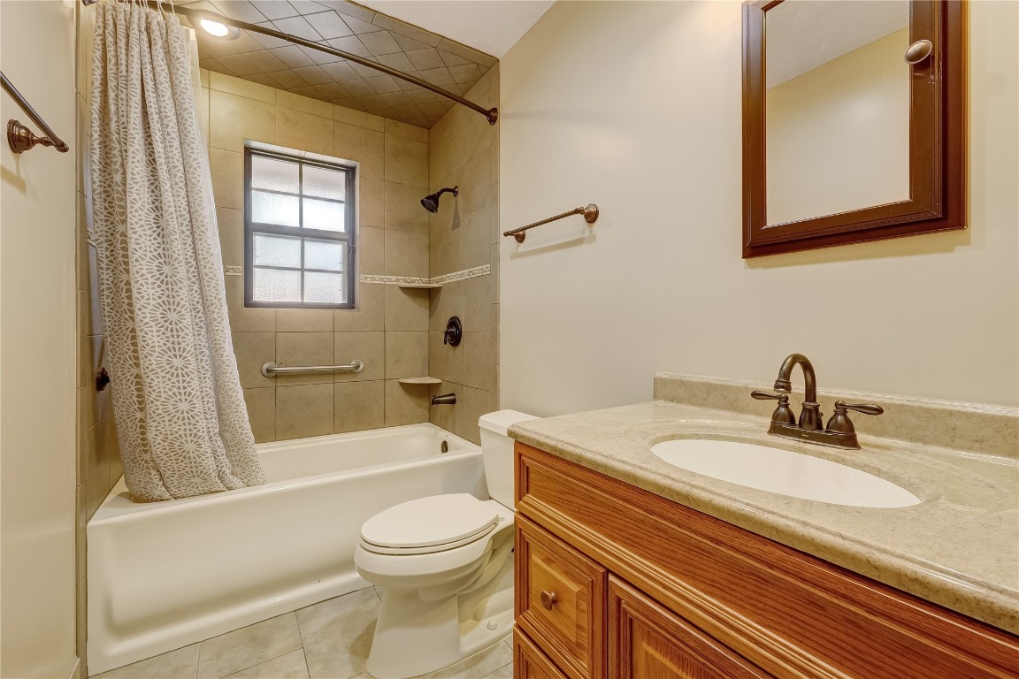 2002 RIVER OAKS DRIVE