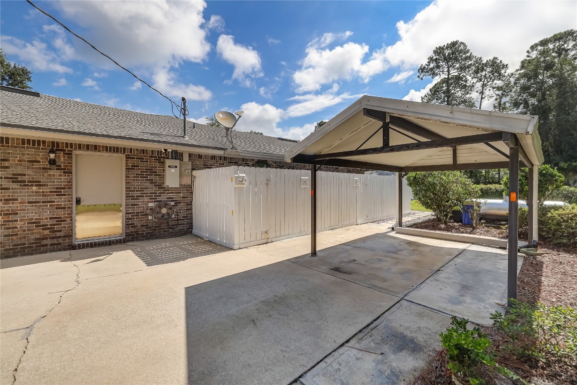 2002 RIVER OAKS DRIVE