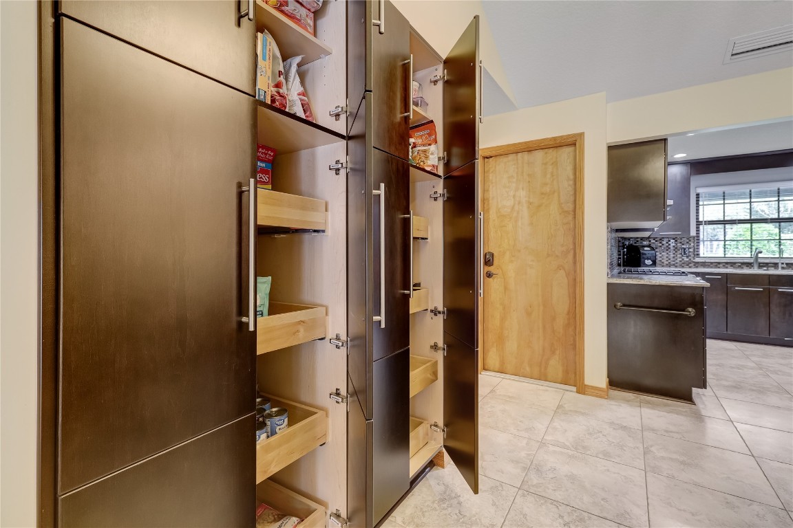 2002 RIVER OAKS DRIVE