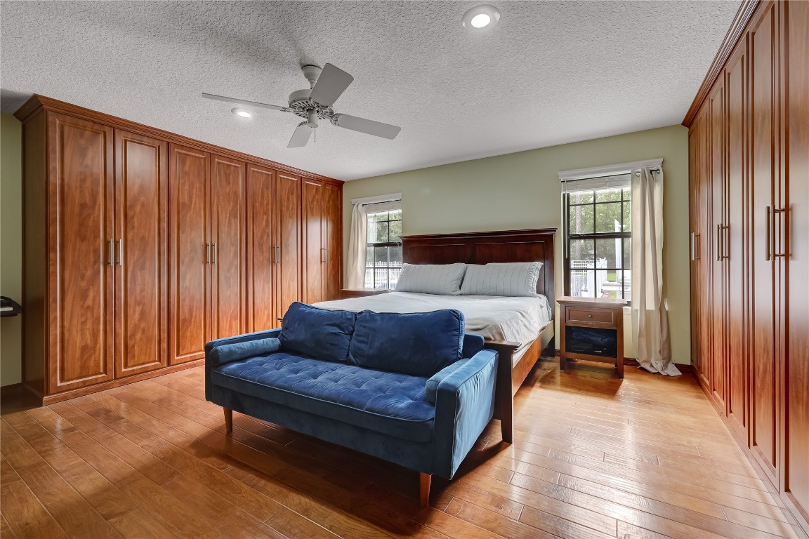 2002 RIVER OAKS DRIVE