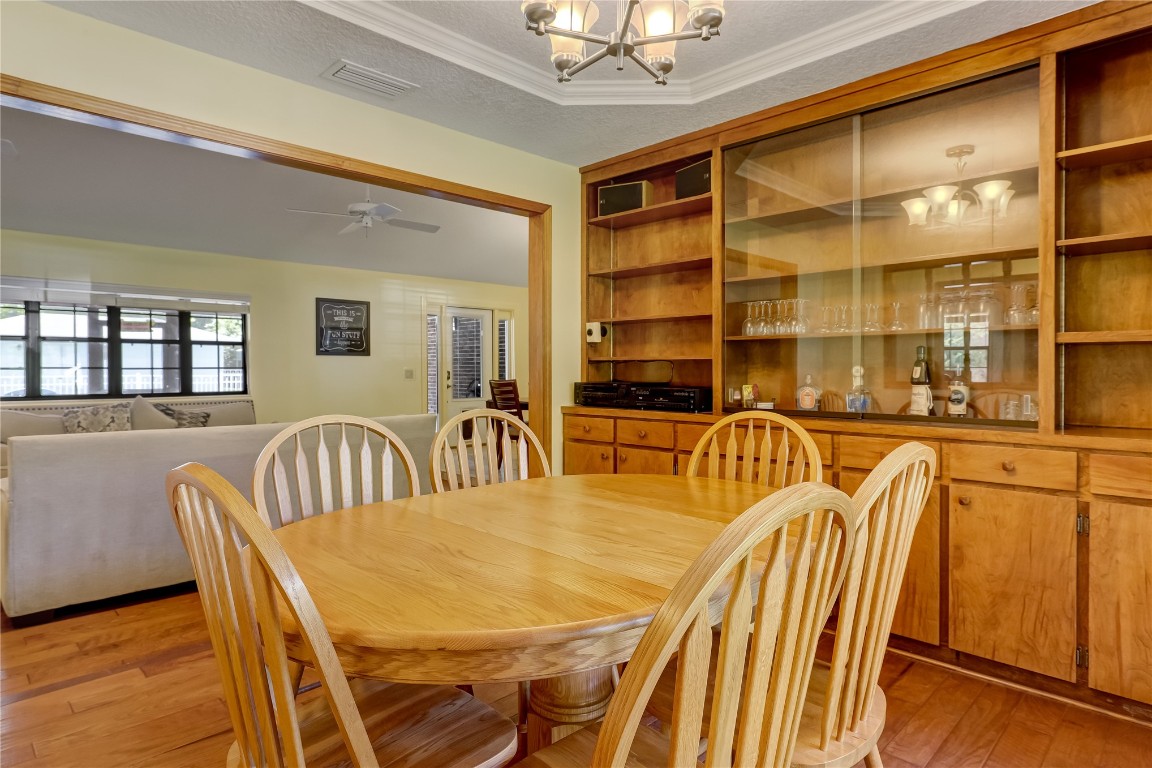 2002 RIVER OAKS DRIVE