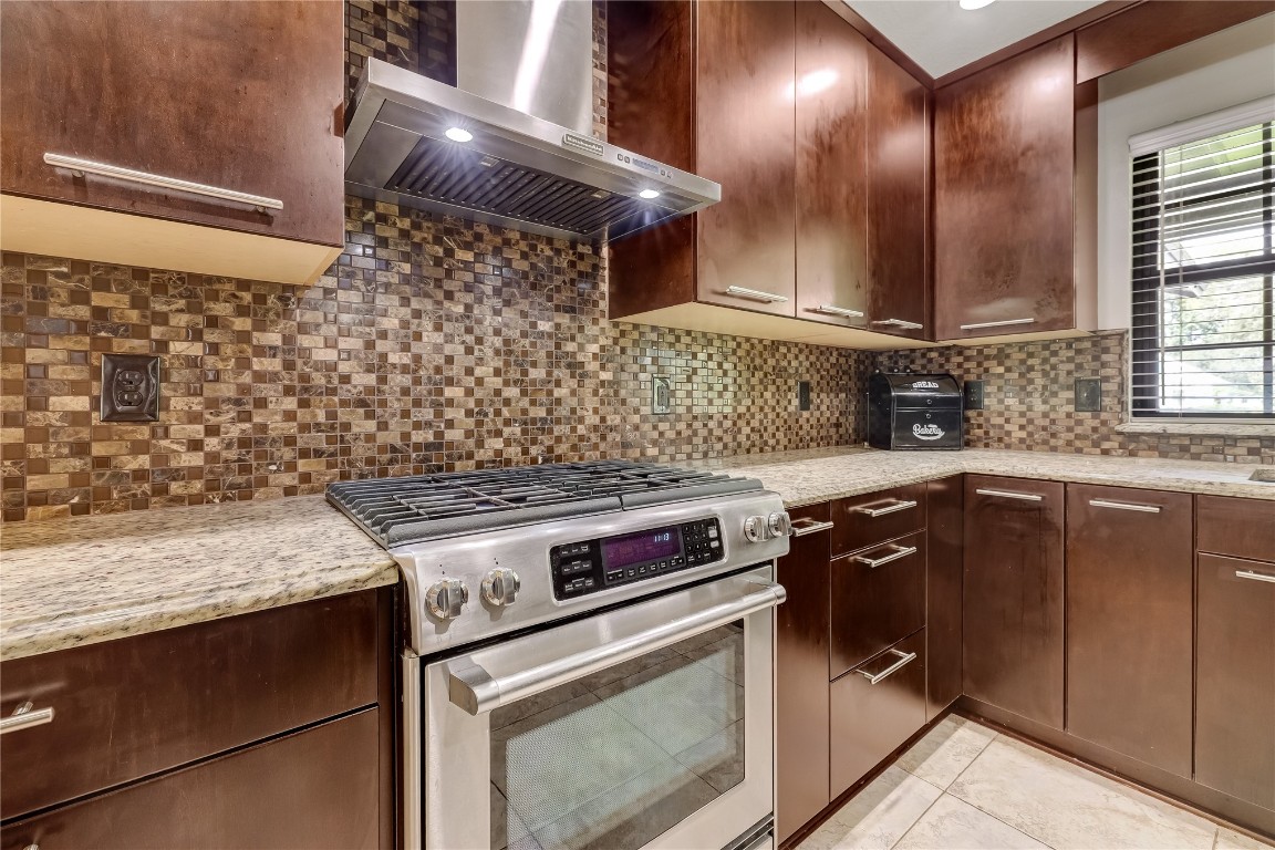 2002 RIVER OAKS DRIVE