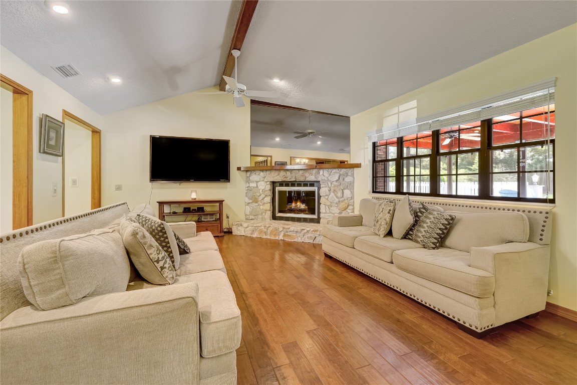 2002 RIVER OAKS DRIVE