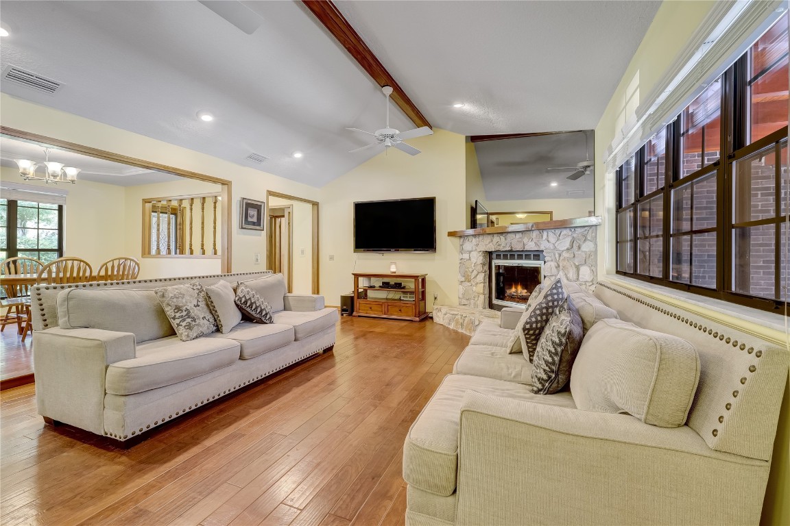 2002 RIVER OAKS DRIVE