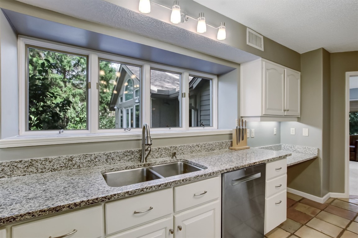 19 SPARKLEBERRY COURT