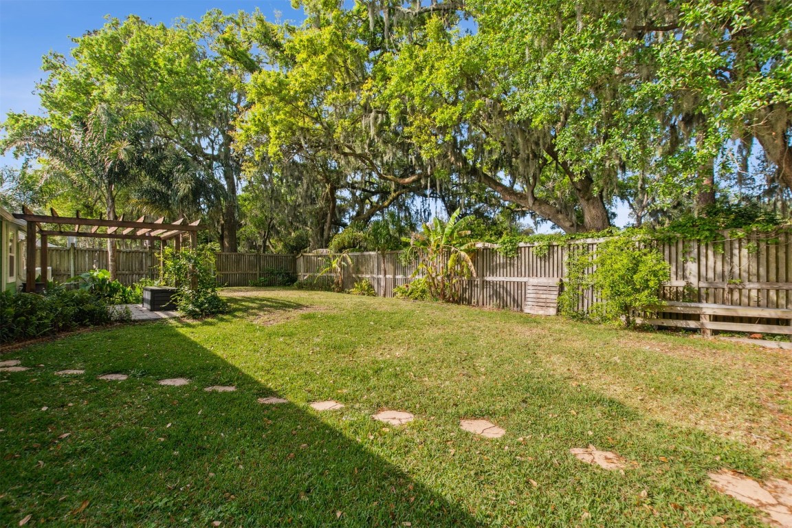 2033 BONNIE OAKS DRIVE