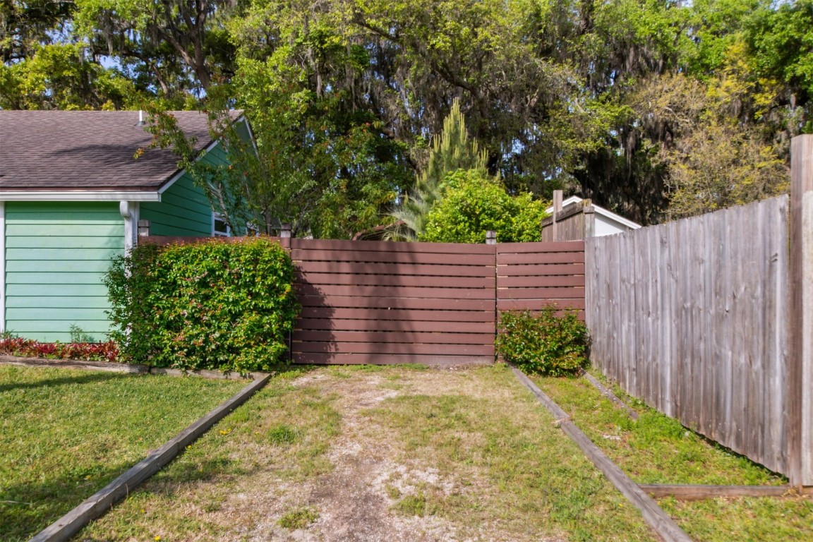 2033 BONNIE OAKS DRIVE