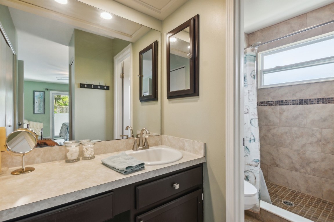 2033 BONNIE OAKS DRIVE