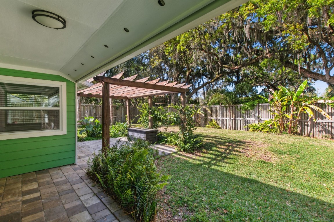 2033 BONNIE OAKS DRIVE