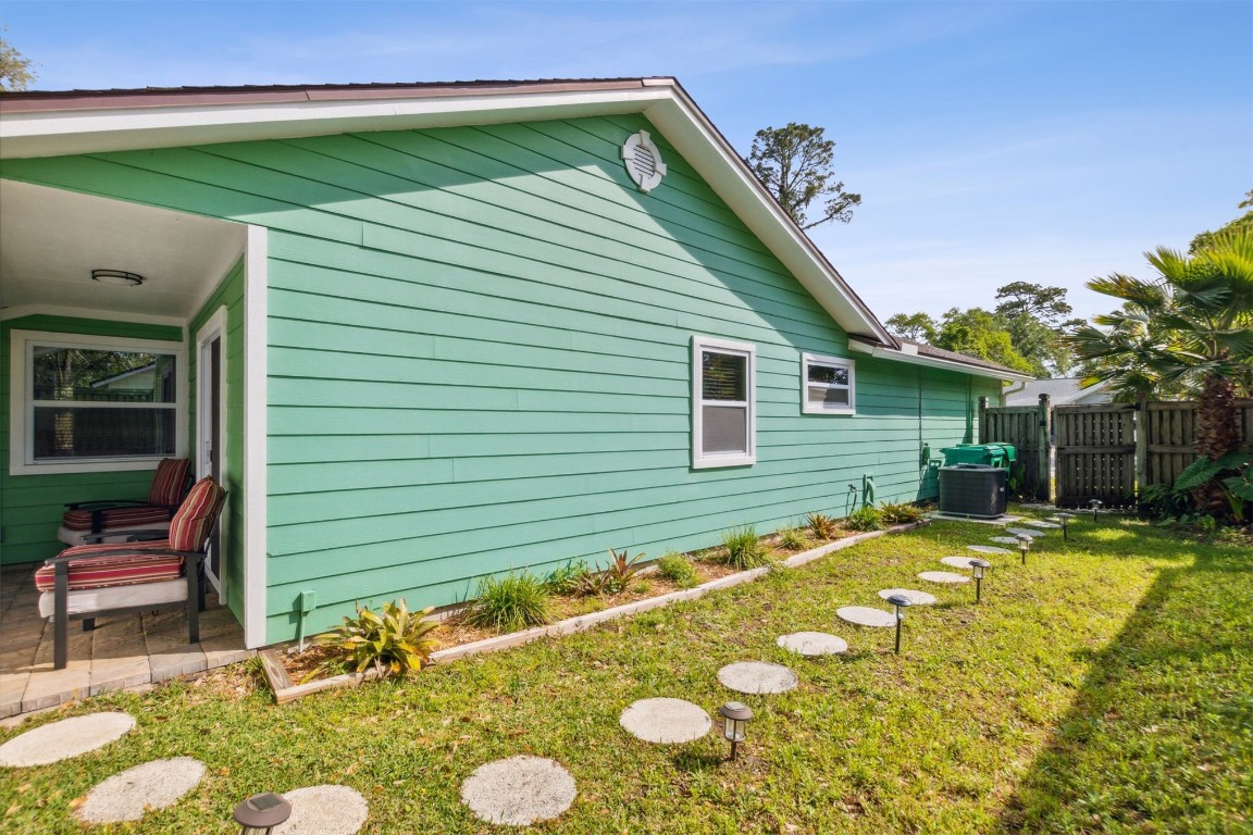 2033 BONNIE OAKS DRIVE