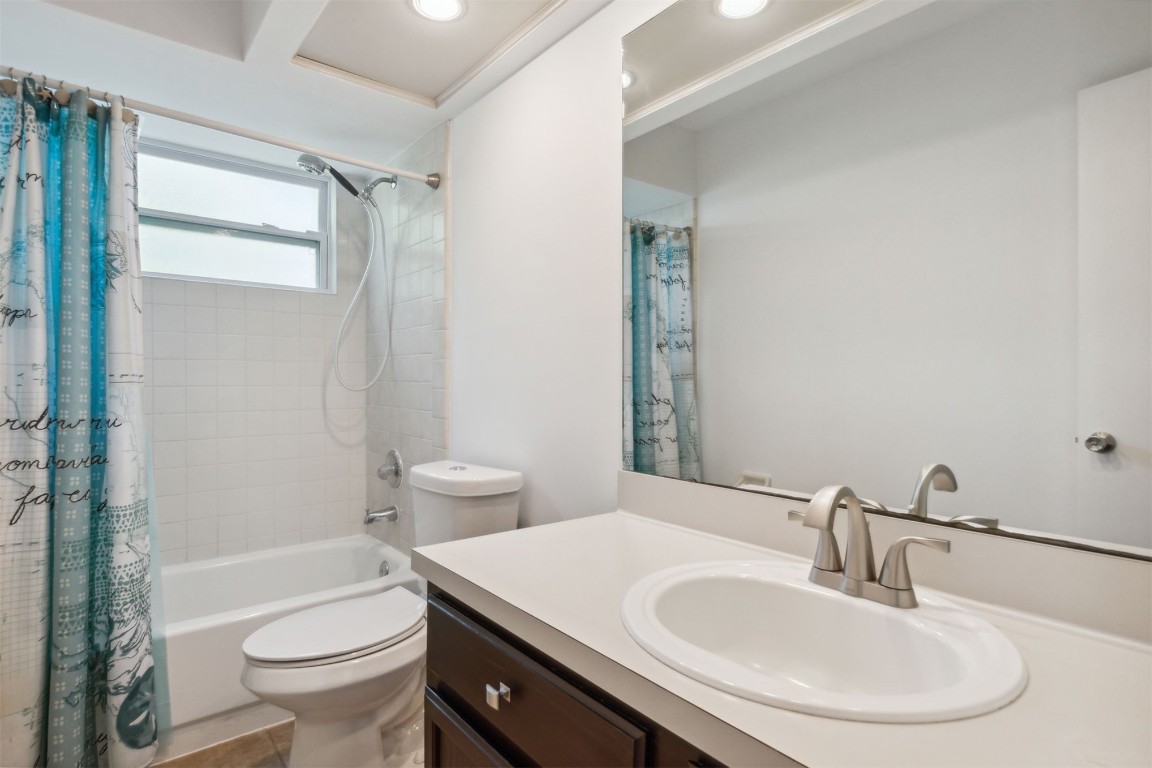 2033 BONNIE OAKS DRIVE