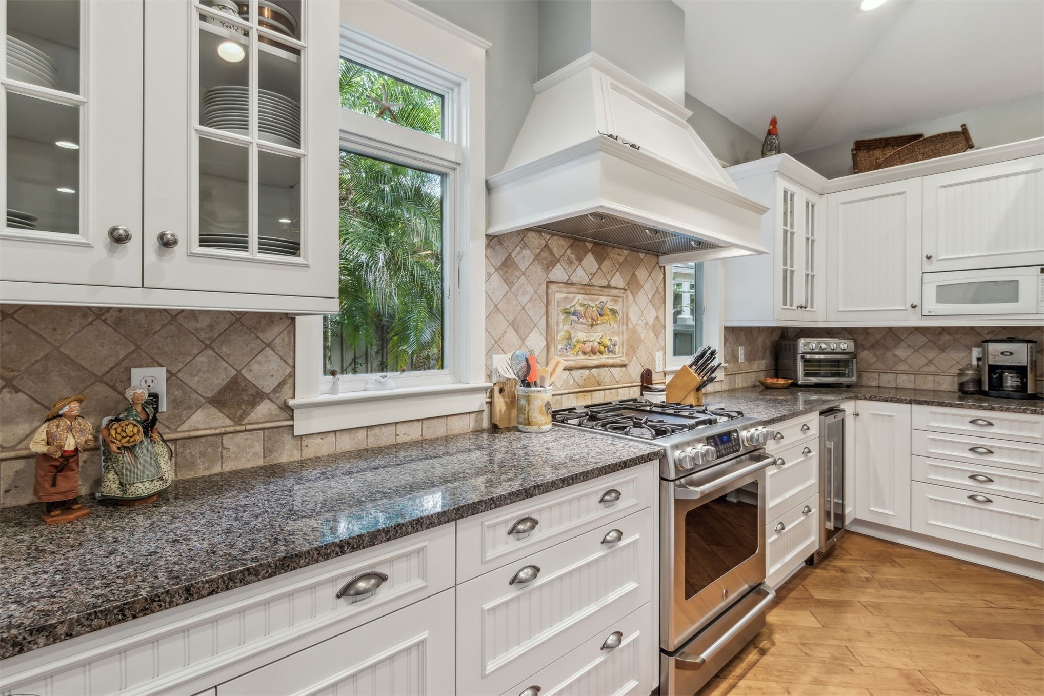 5 HERON OAKS COURT