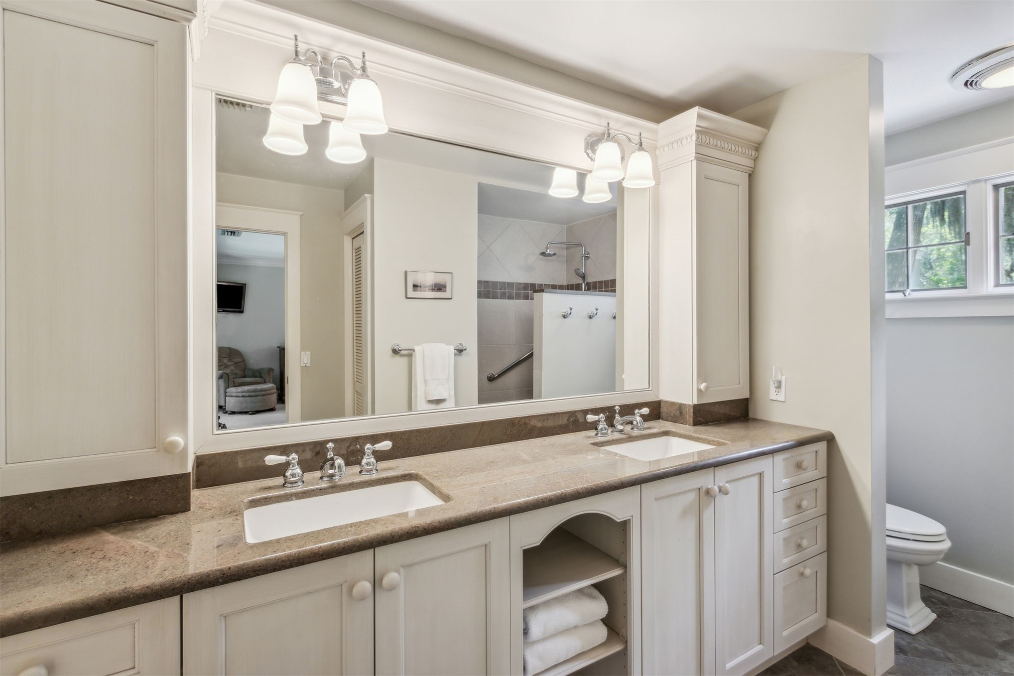 5 HERON OAKS COURT