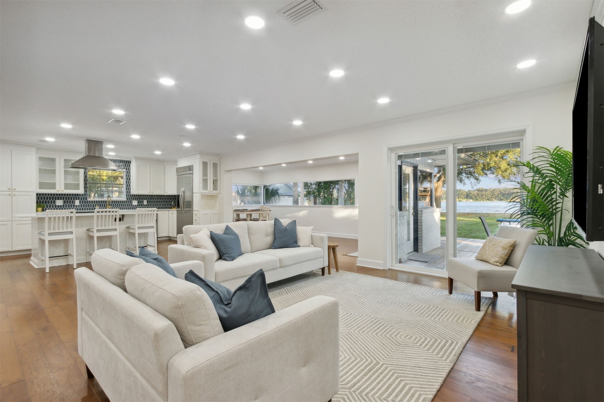 6944 RAMOTH DRIVE