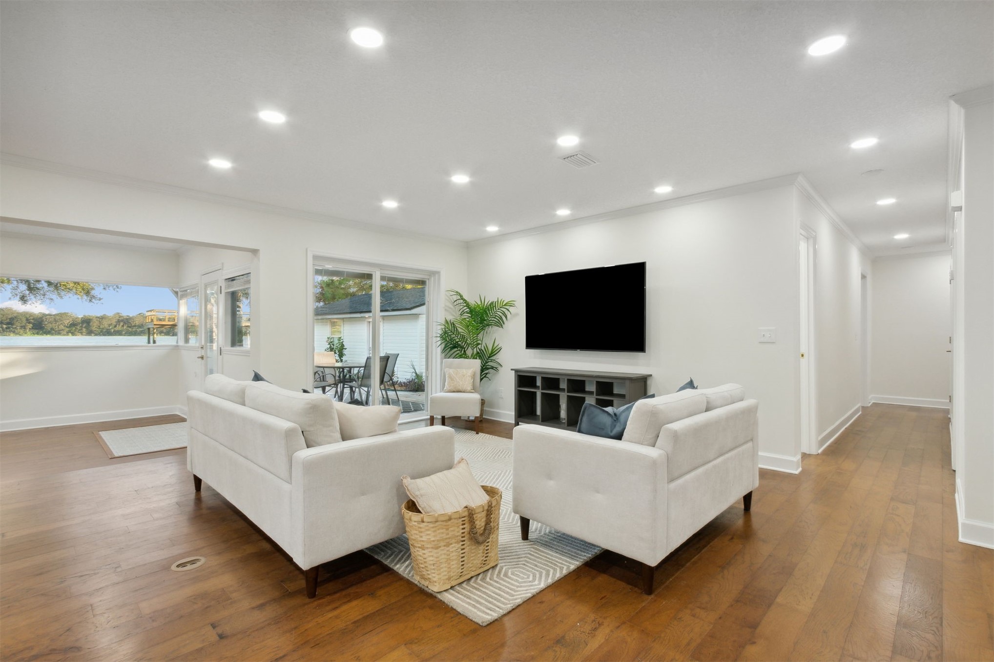 6944 RAMOTH DRIVE