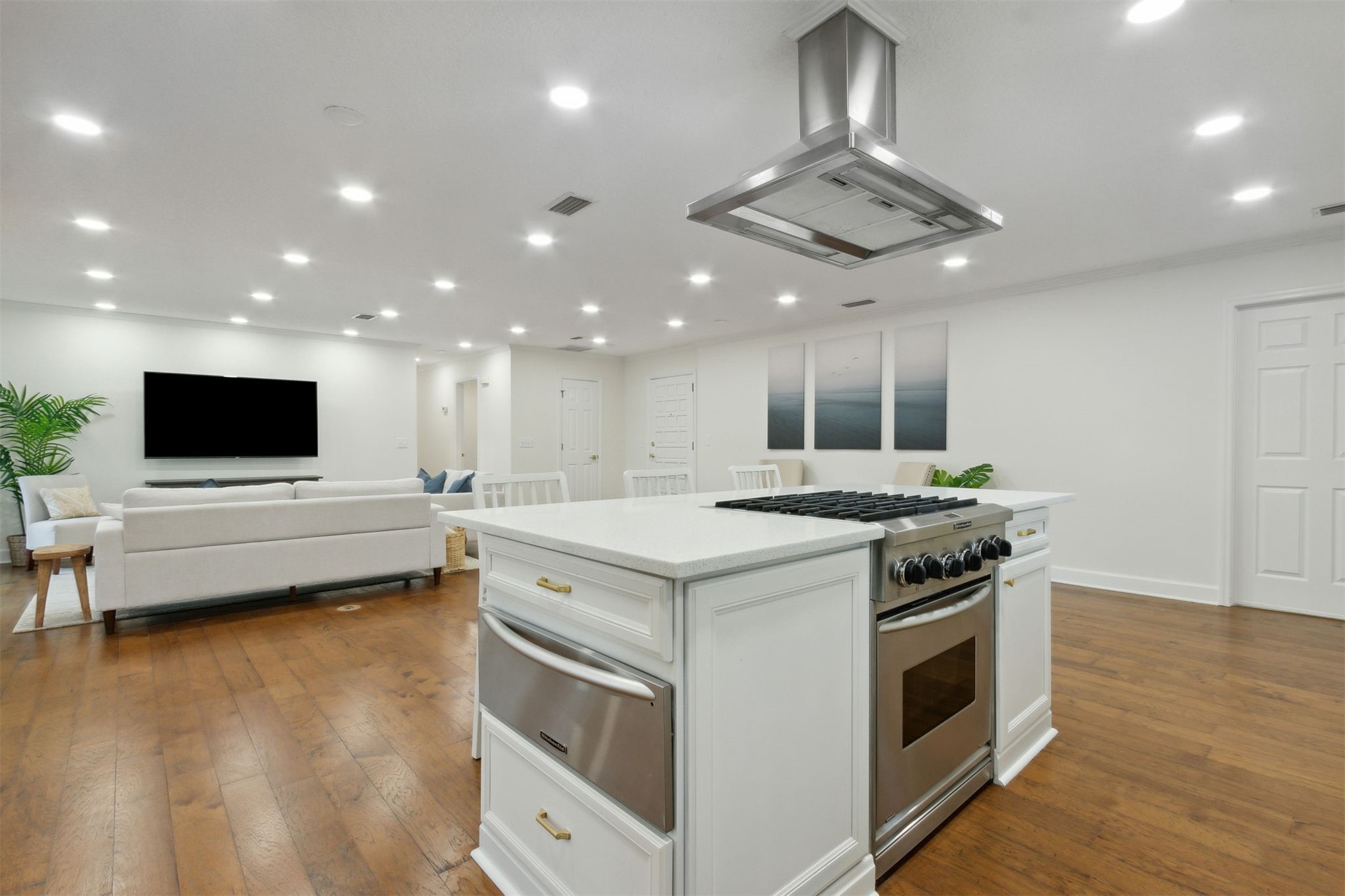 6944 RAMOTH DRIVE