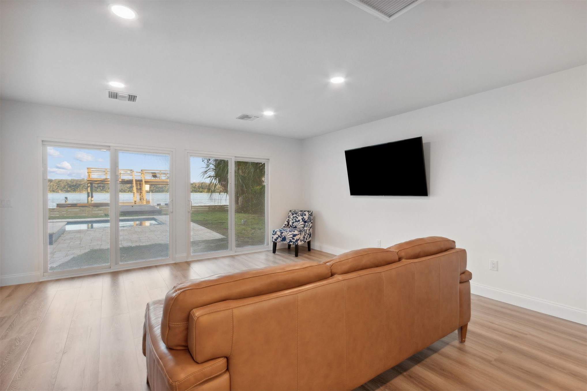 6944 RAMOTH DRIVE