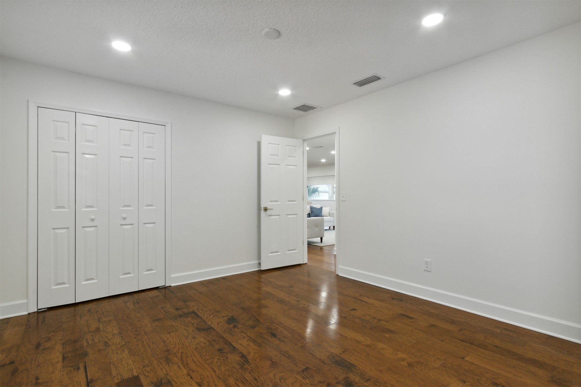 6944 RAMOTH DRIVE