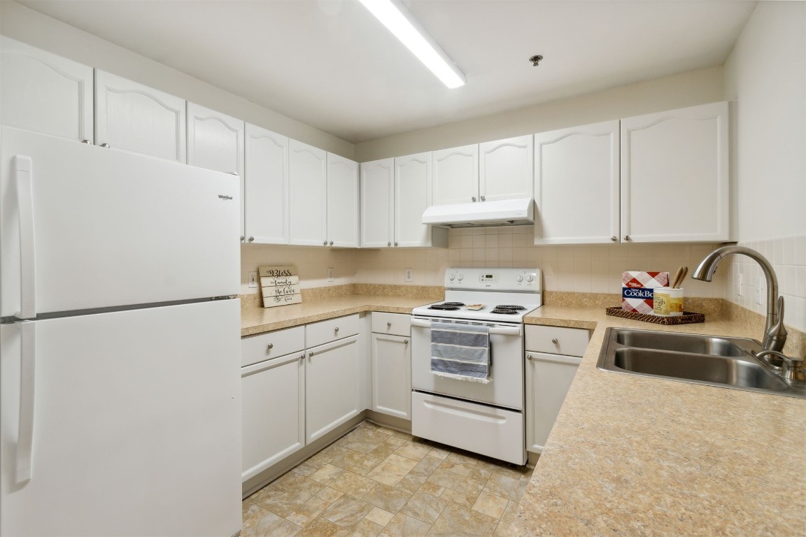 23671 BAHAMA POINT 1216