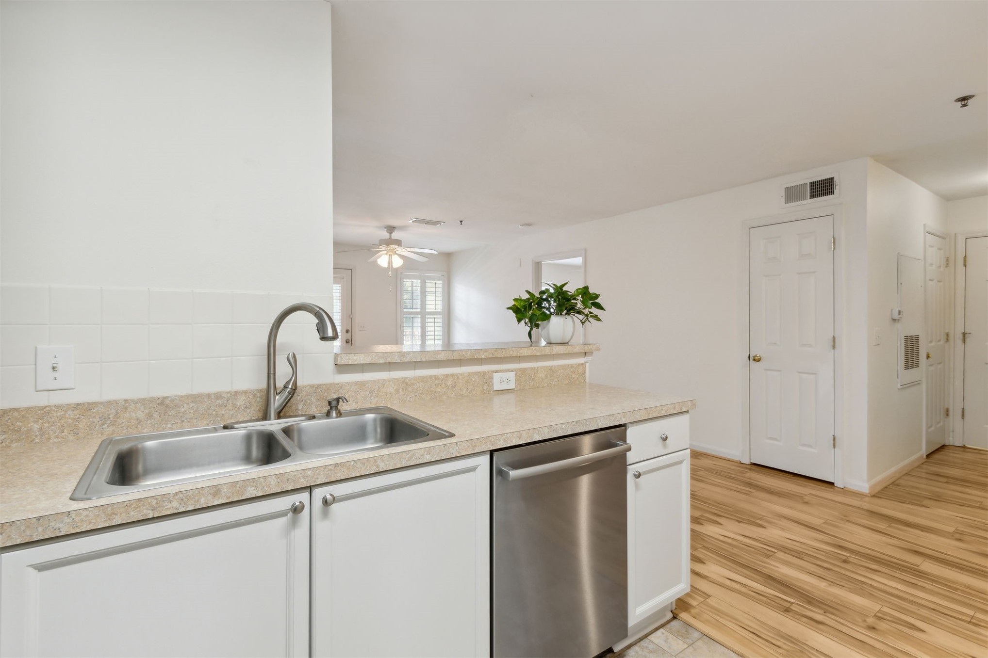 23671 BAHAMA POINT 1216