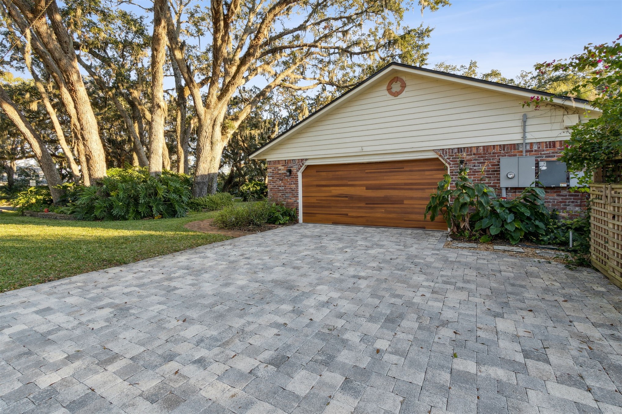 1931 SUNRISE DRIVE