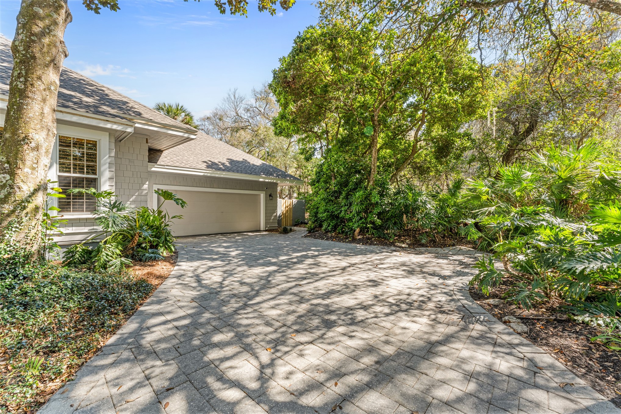 10 BUCKTHORNE DRIVE