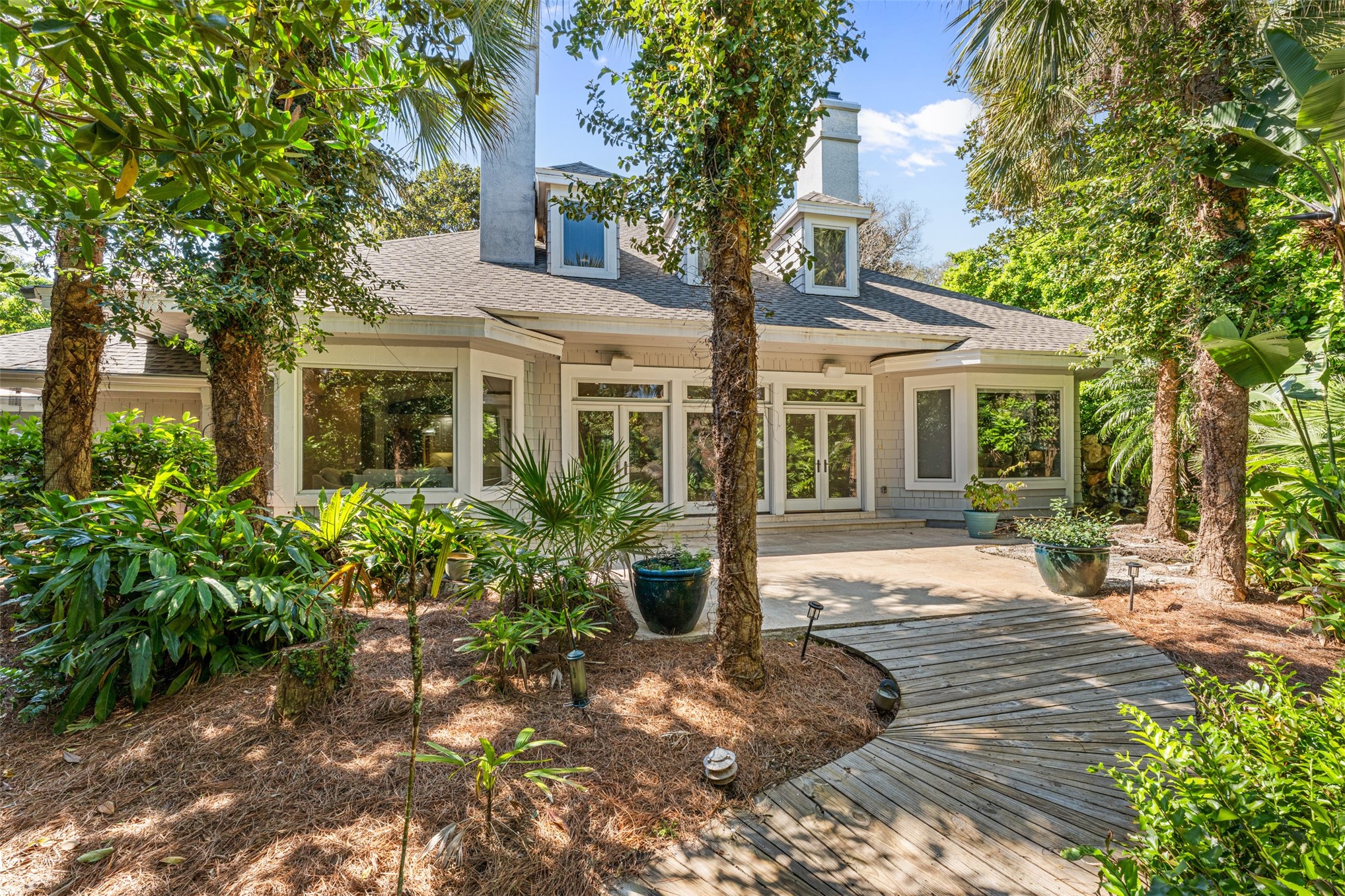 10 BUCKTHORNE DRIVE