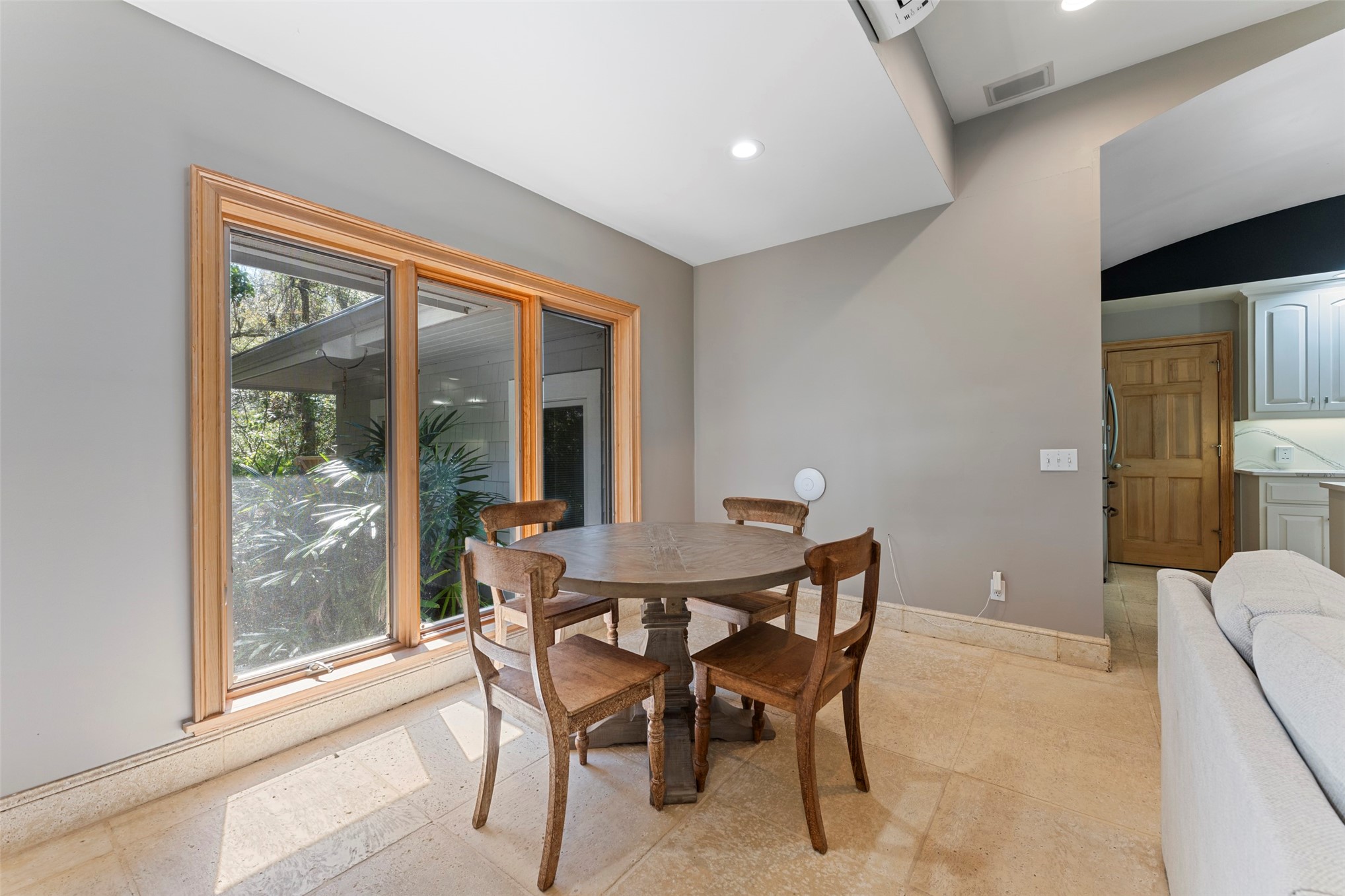10 BUCKTHORNE DRIVE