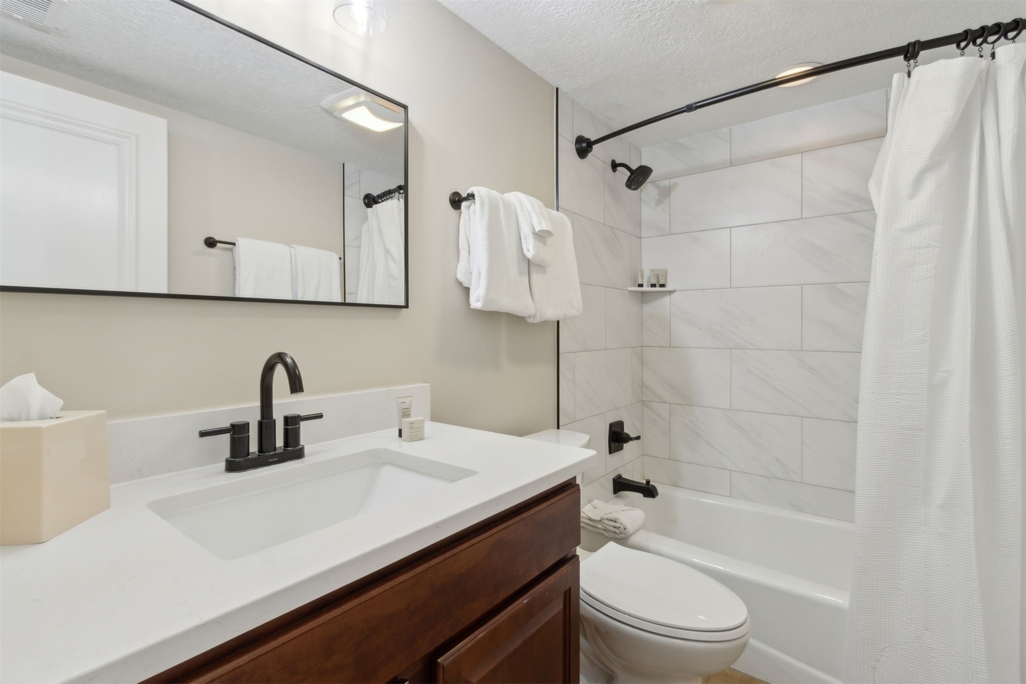 319/320 SANDCASTLES COURT 279