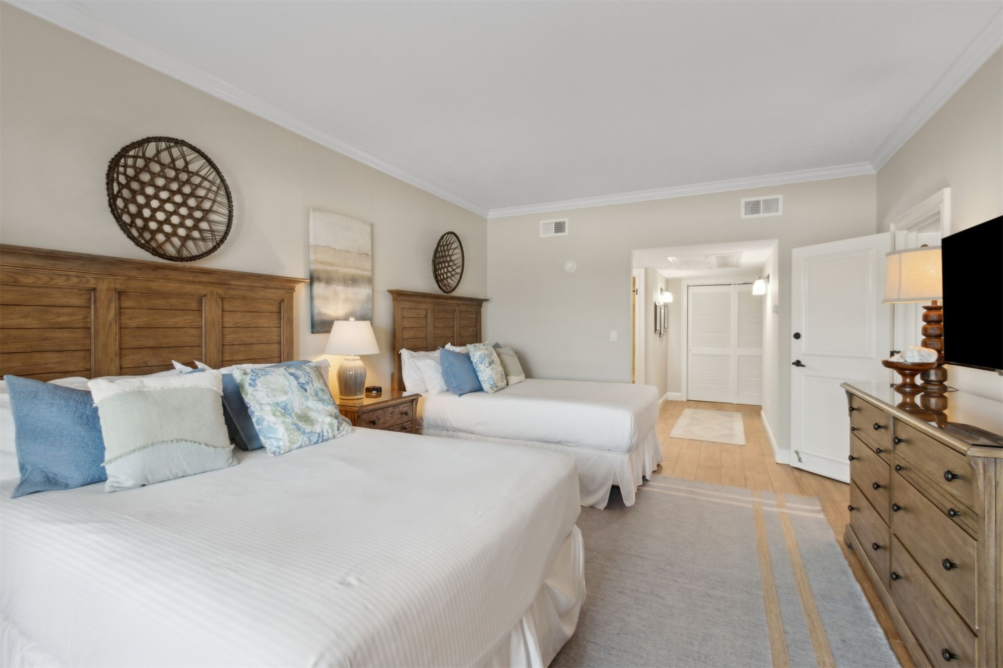 319/320 SANDCASTLES COURT 279