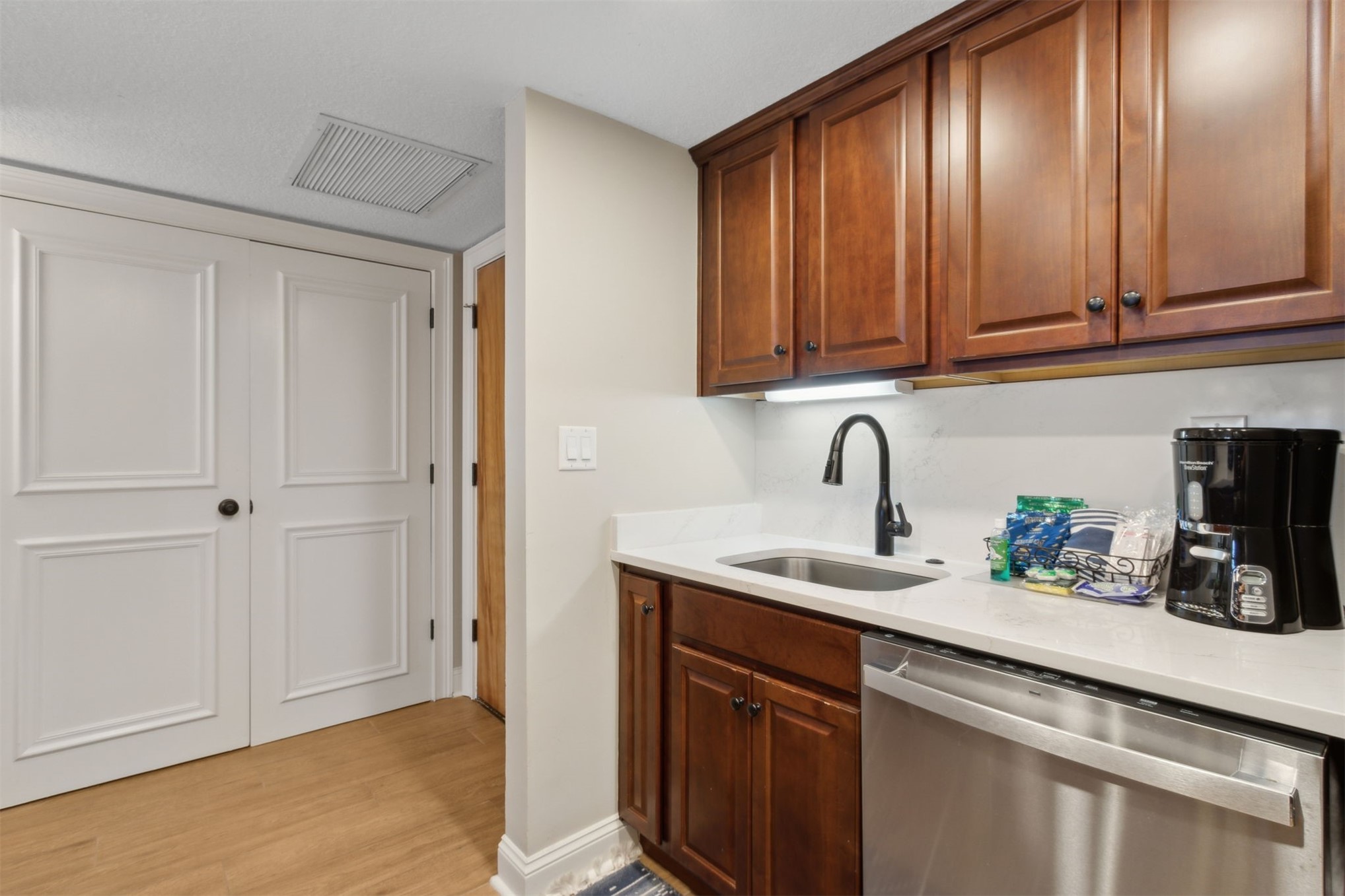 319/320 SANDCASTLES COURT 279