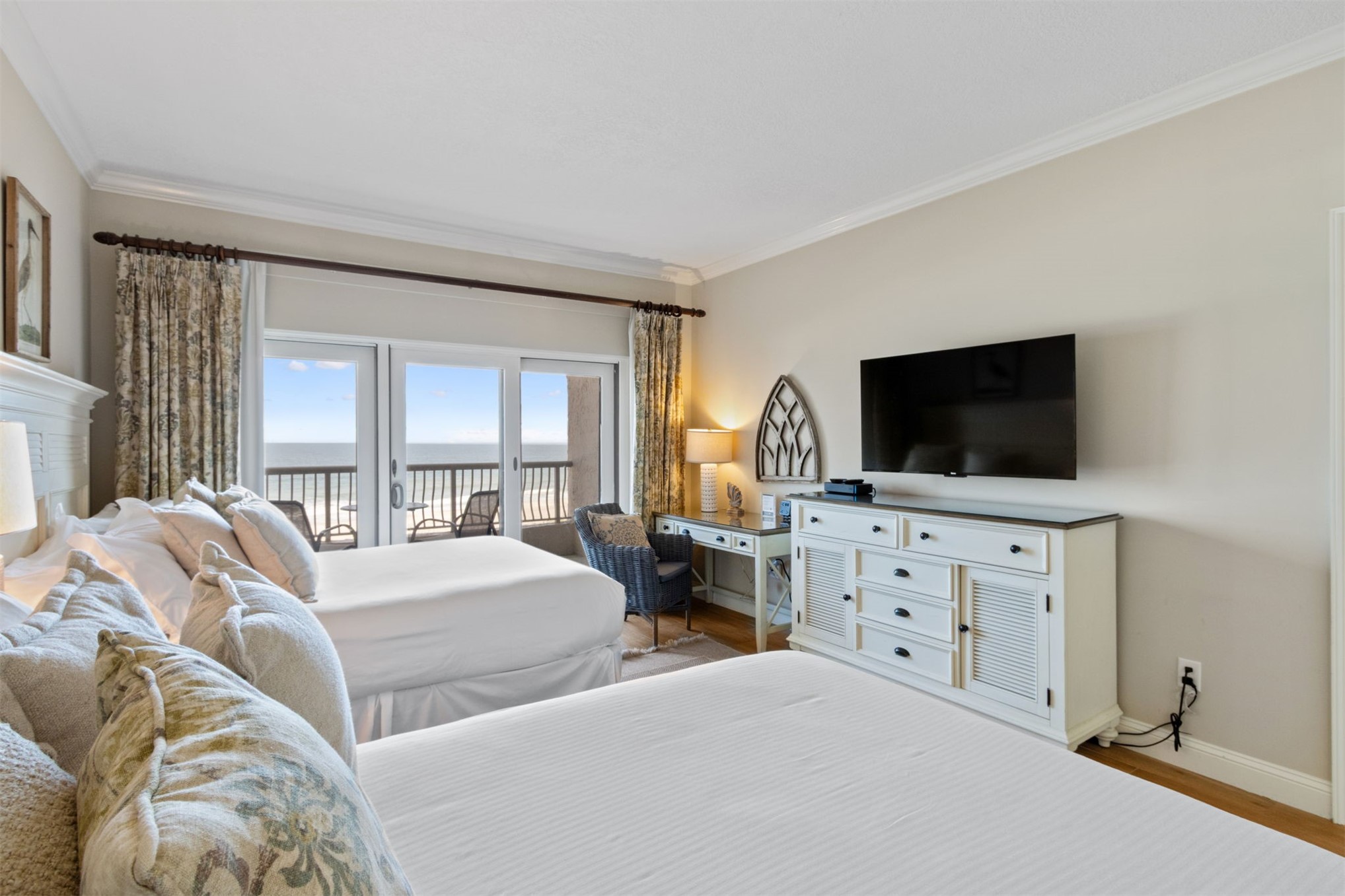 319/320 SANDCASTLES COURT 279