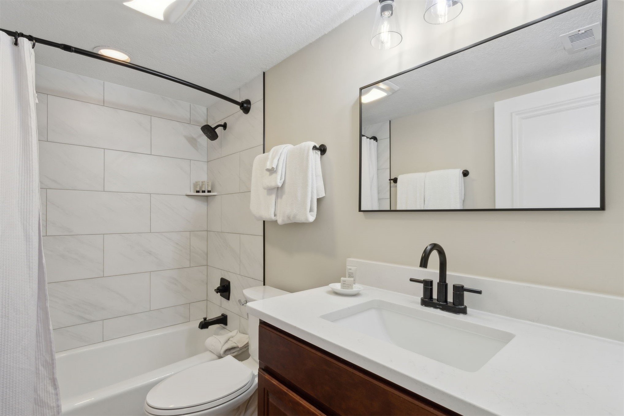 319/320 SANDCASTLES COURT 279