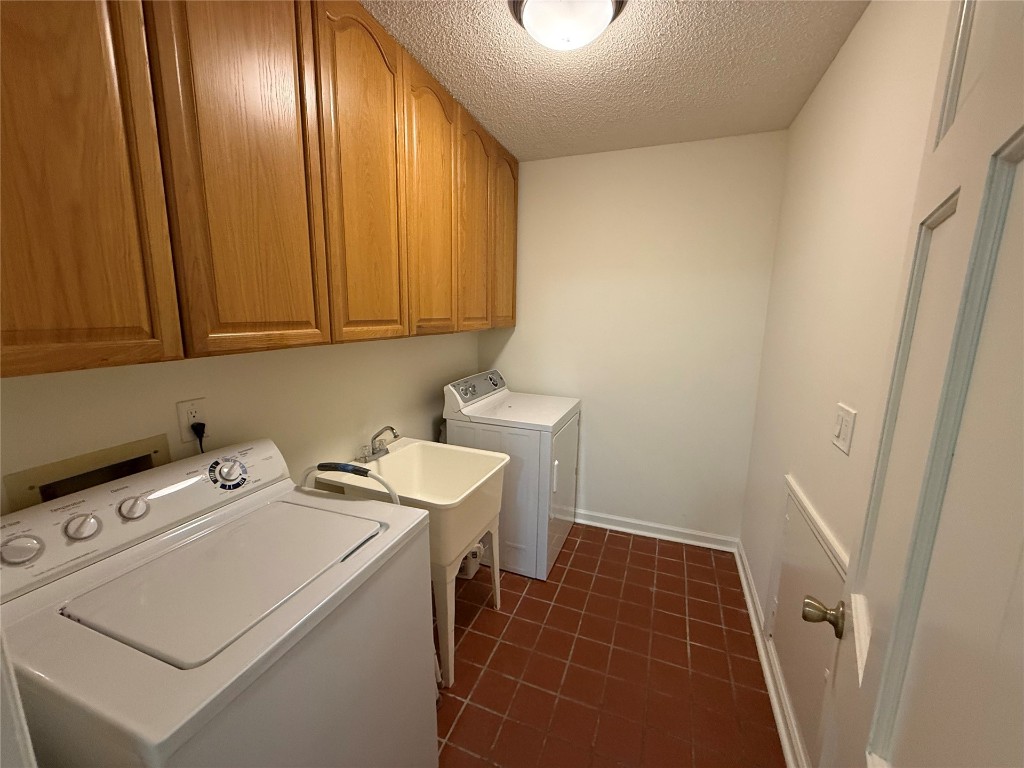 2413 LOS ROBLES DRIVE