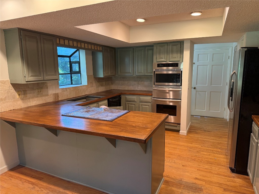 2413 LOS ROBLES DRIVE