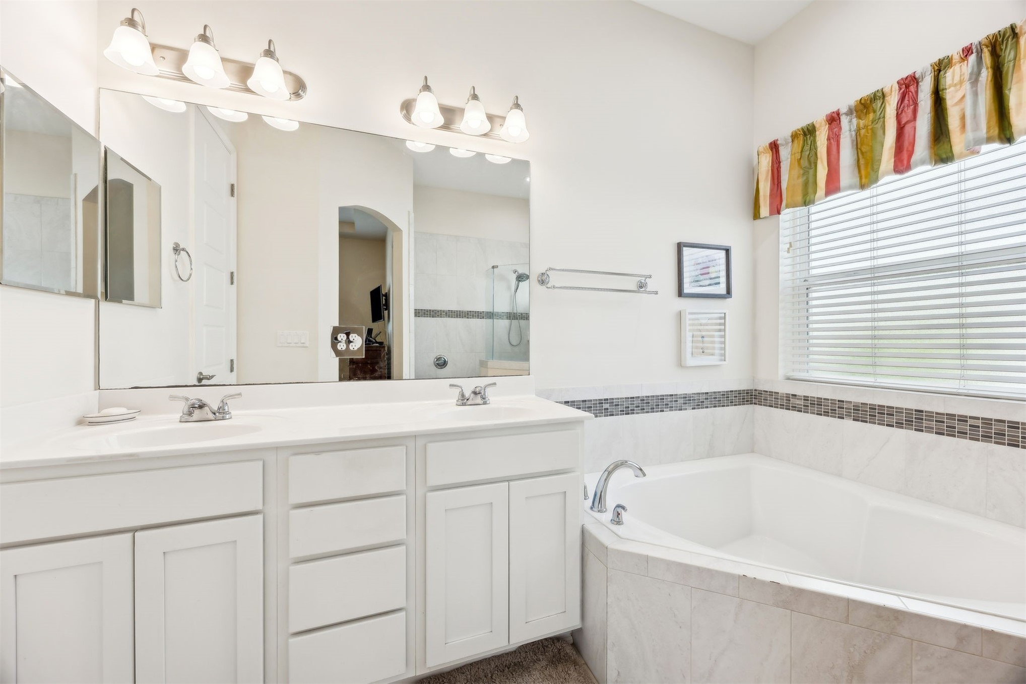 2806 TURTLE SHORES DRIVE